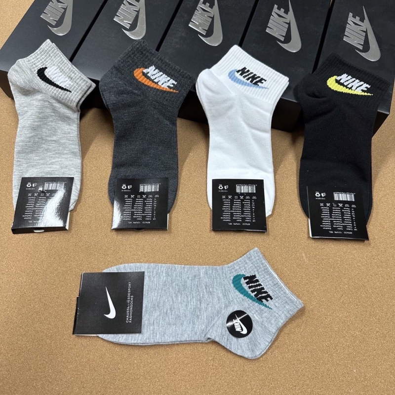 NIKE