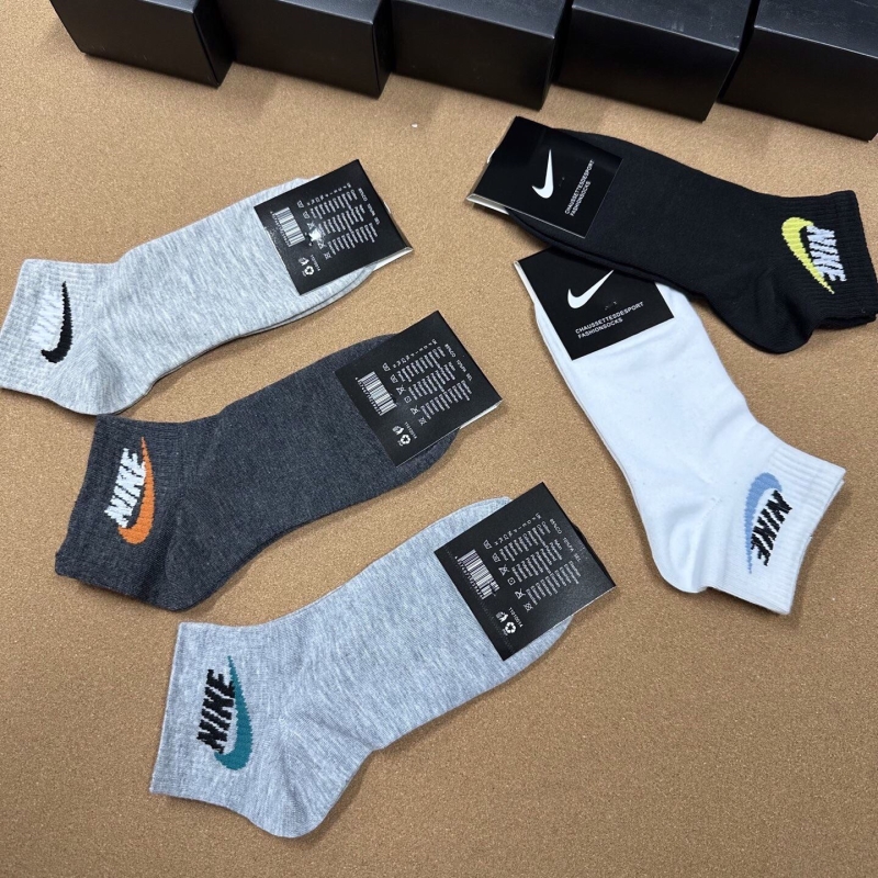 NIKE