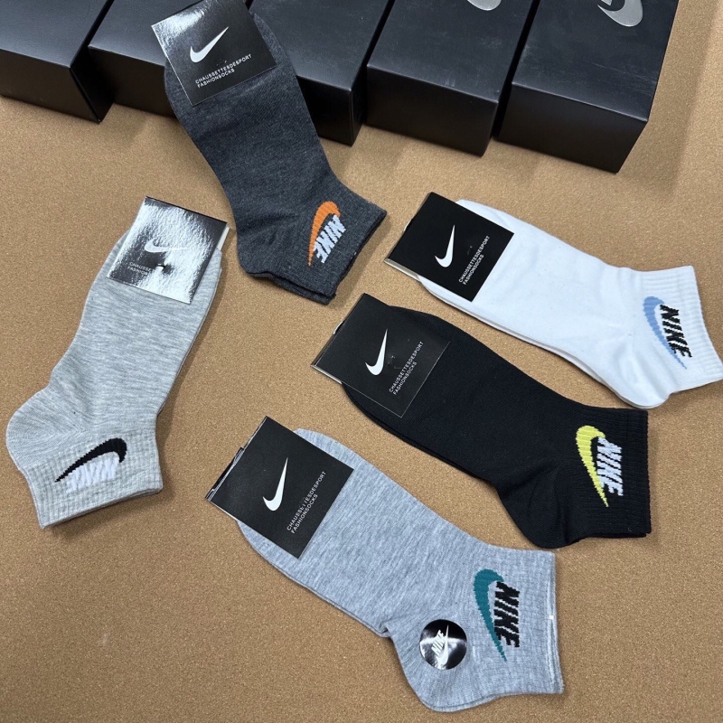 NIKE