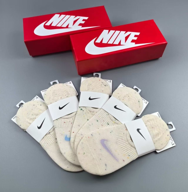NIKE
