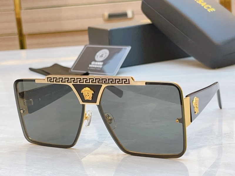 VERSACE